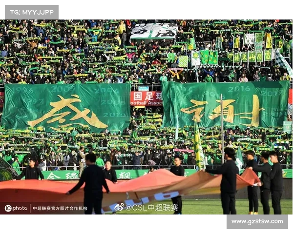 重庆龙兴足球场灯光秀燃爆全场!5 万球迷见证王钰栋绝杀,足球隧道沉浸式助威国足! 重庆龙兴足球场灯光秀燃爆全场!5 万球迷见证王钰栋绝杀,足球隧道沉浸式助威国足!